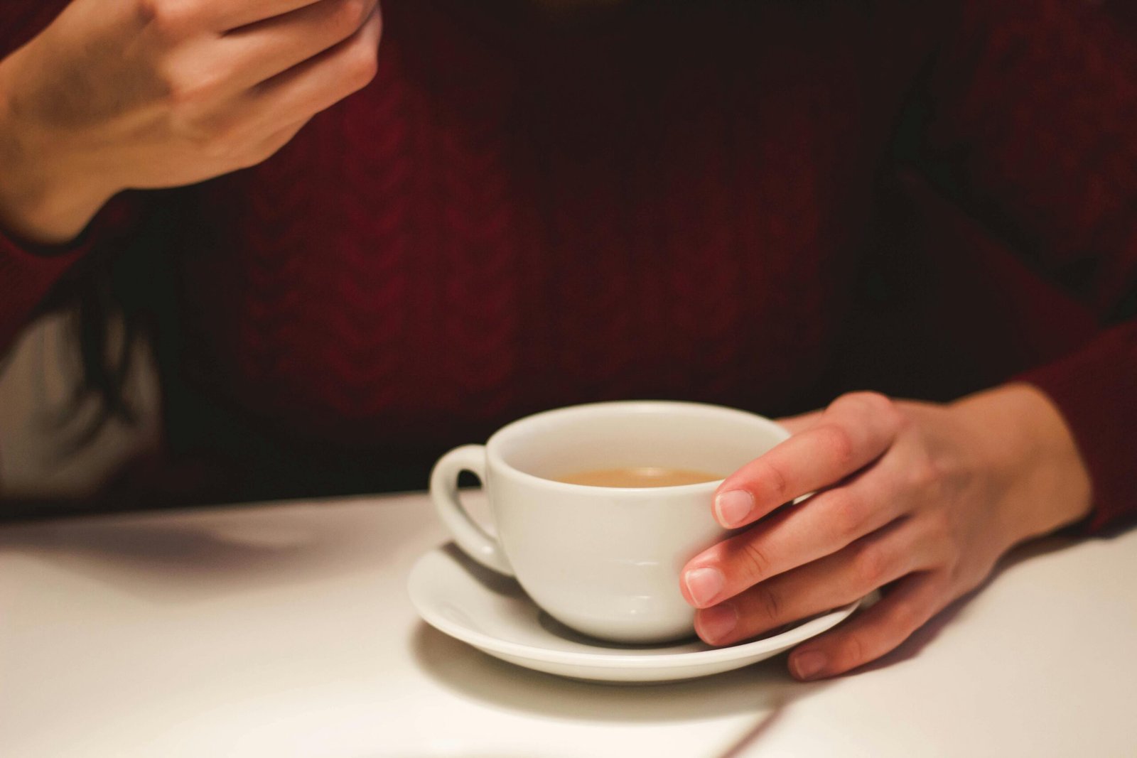 Taza Digital Art 3 Close-up of a person holding a cup of coffee indoors, creating a cozy and warm atmosphere.